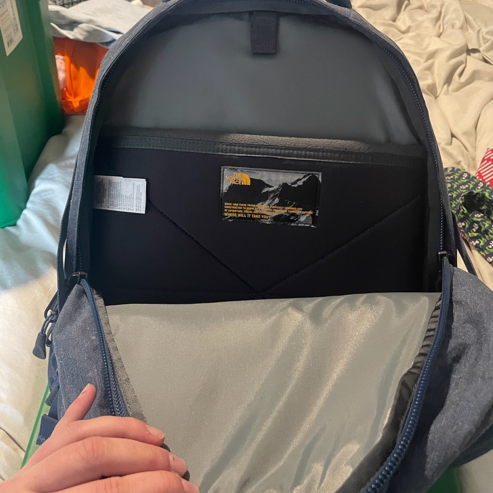 The North Face Recon Backpack - Picture 2 of 3